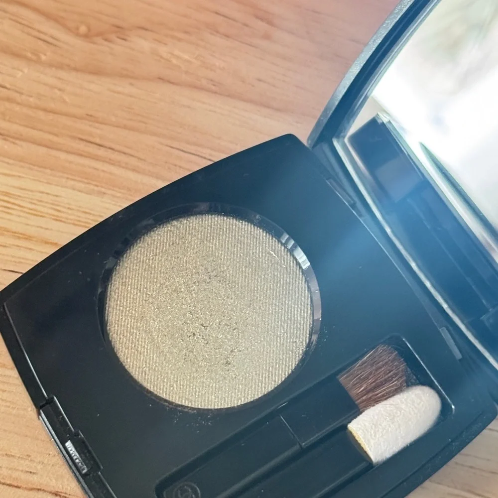 CHANEL luminous metallic
